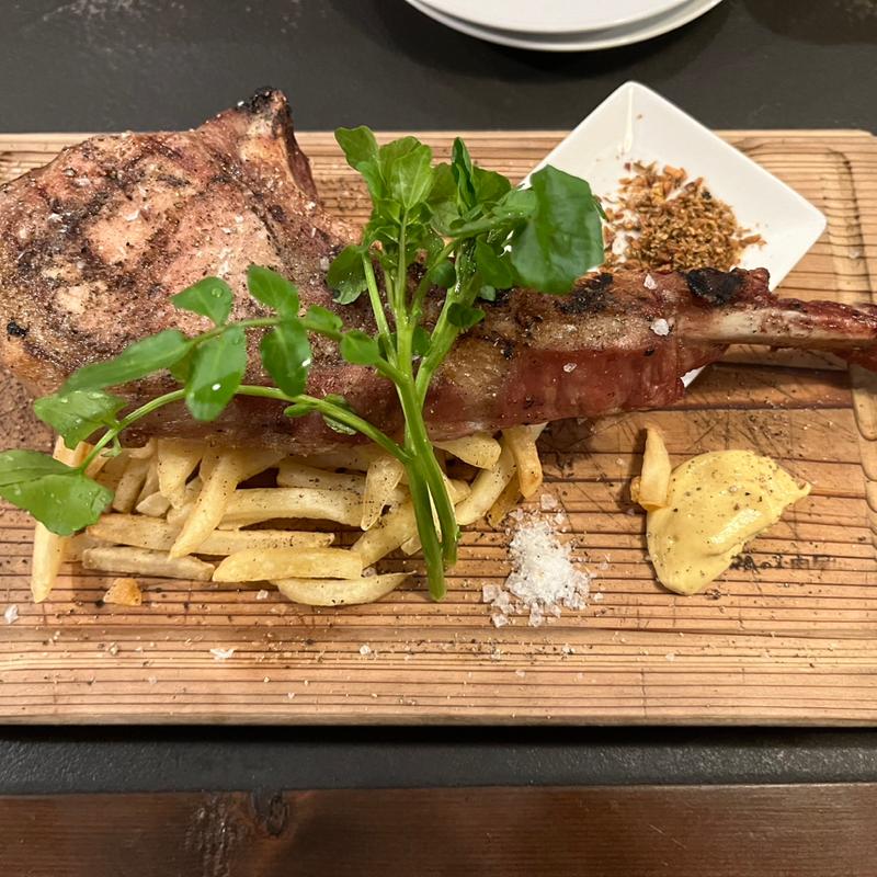 氷温熟成ポーク　トマホークステーキ(TORAのお肉屋さん)