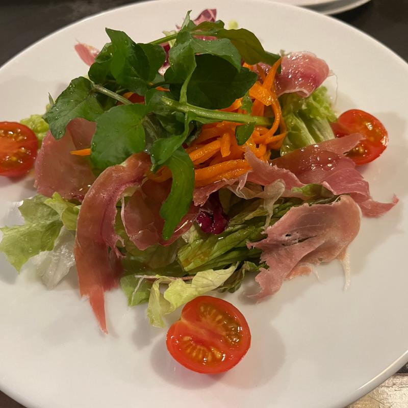 気まぐれサラダ(TORAのお肉屋さん)