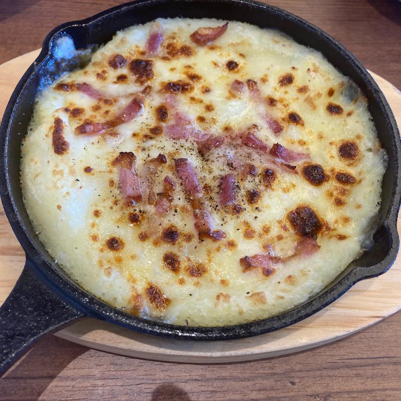 フリコのスキレット焼きモッツァレラチーズとマッシュポテト(オリーブの丘 川崎神木本町店)