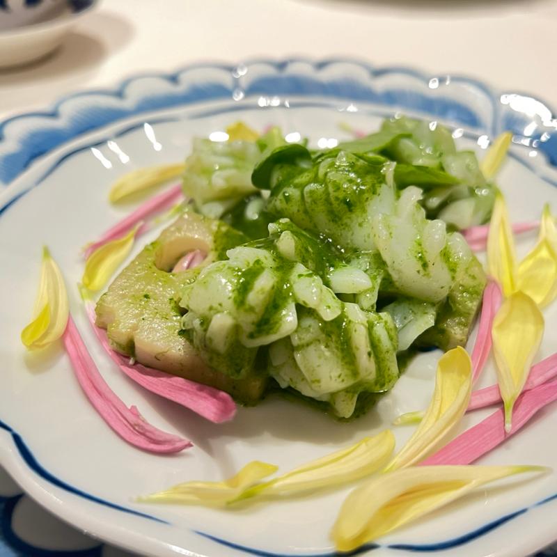 アオリイカの春菊醬炒め　菊の香り(中国料理 礼華 青鸞居)