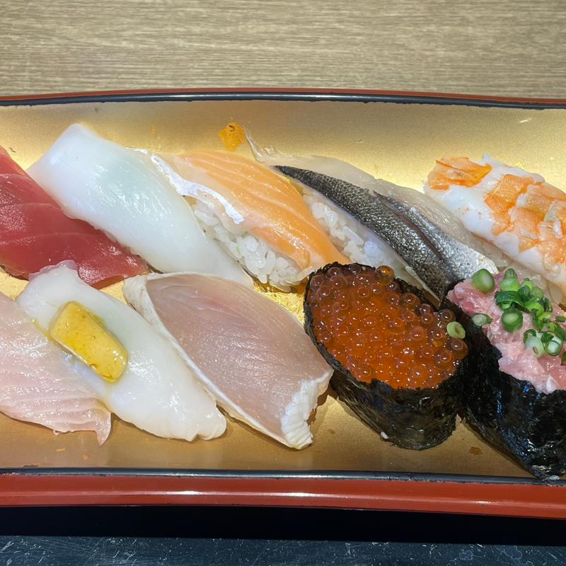 地魚&人気にぎり(伊豆太郎 伊東マリンタウン店 （いずたろう）)