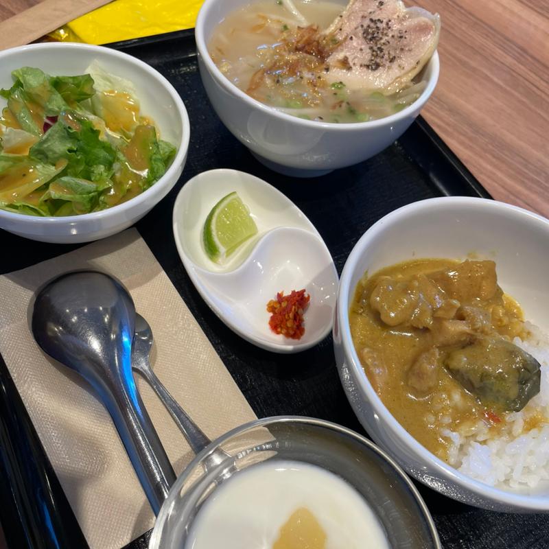 ココナッツチキンカレー(ベトナムカフェ& ngon ca phe)