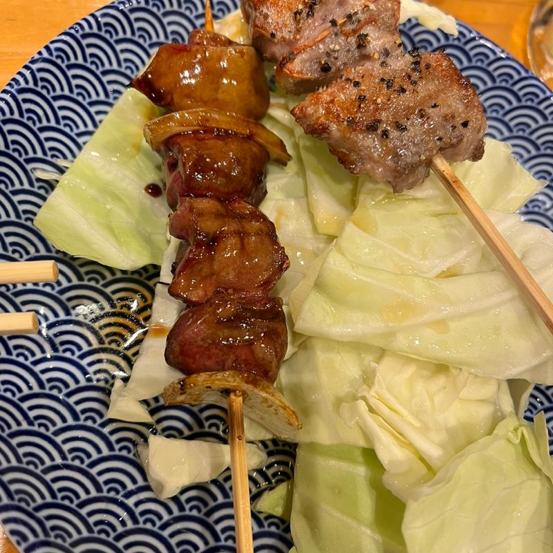 レバー串・厚切りタン串(博多串焼き バッテンよかとぉ 新潟店)