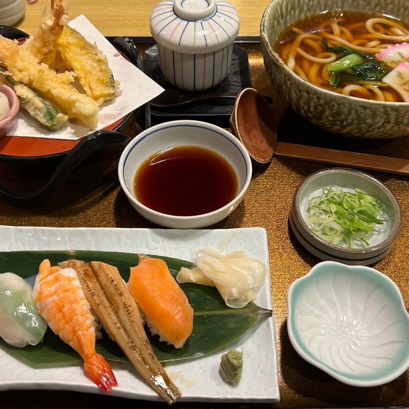 寿司天ぷらうどん御膳(和食麺処サガミ 府中店)