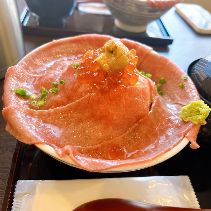 (肉ドレス海鮮丼 渋谷道玄坂店)