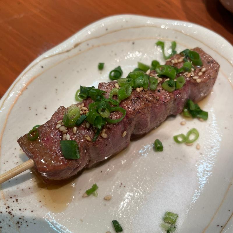 レアレバ串(もつ平)