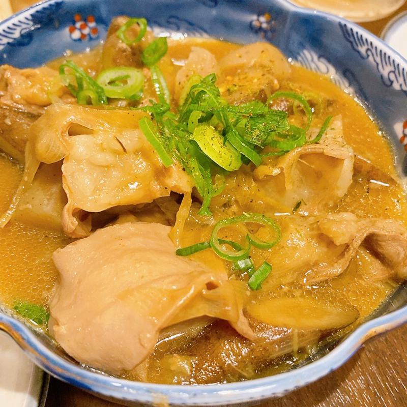 煮込みやの牛もつ煮込み(酒場 ナガレボシ)