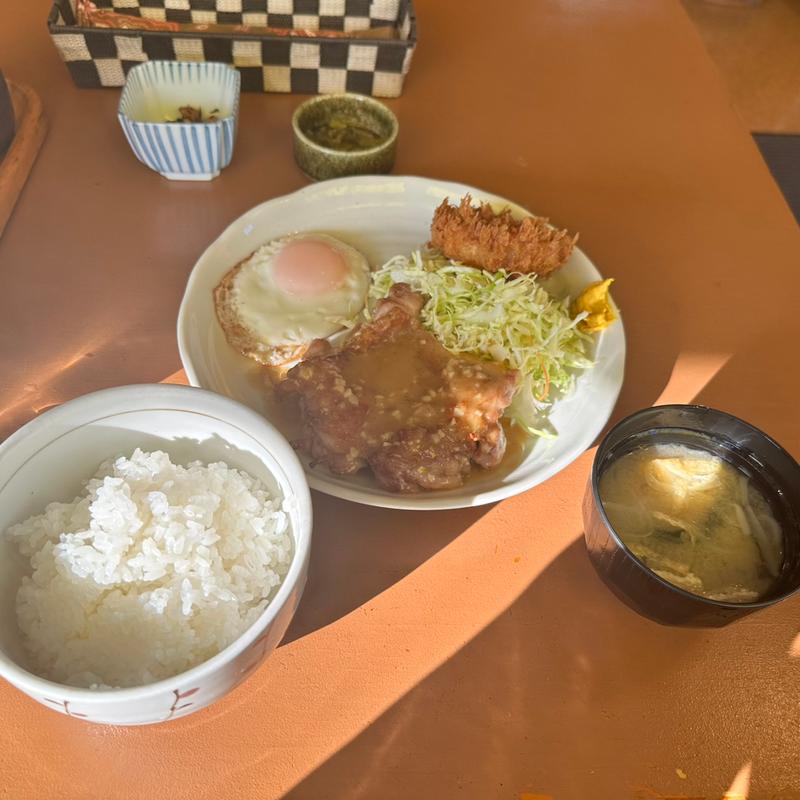 チキンソテーとメンチカツ定食(ダイニングデリごはん屋さん)