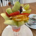 フルーツパフェ(フルーツカフェ うるる&きらら)