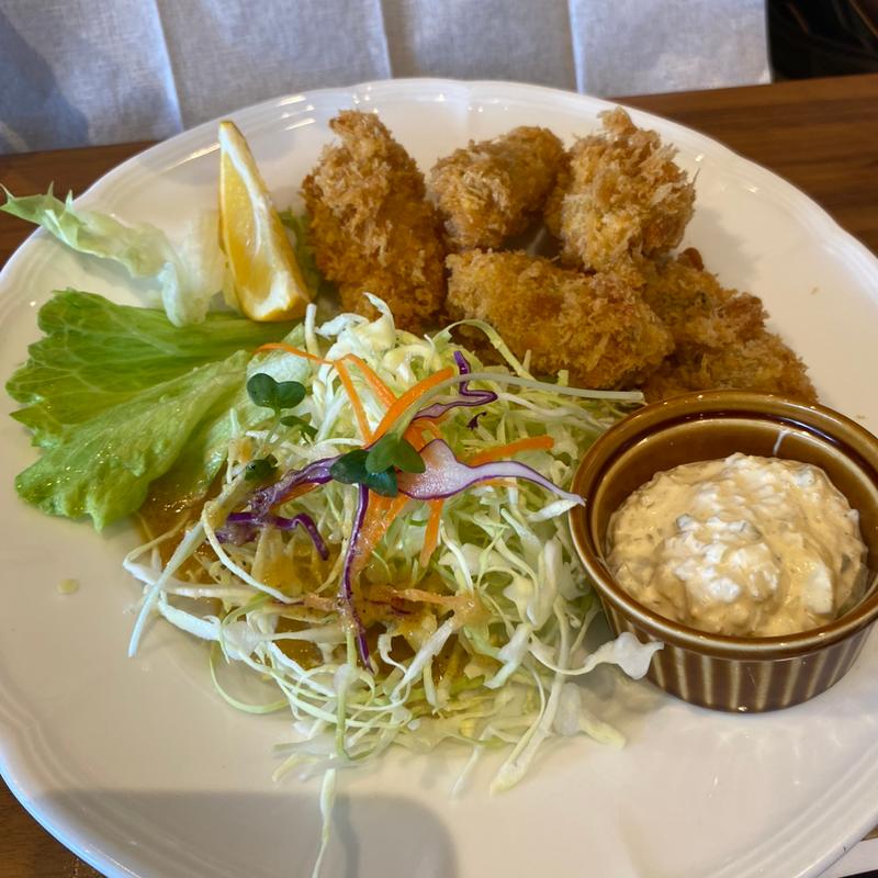 瀬戸内産カキフライ自家製タルタルソース(Grill Restaurant MOCHA)