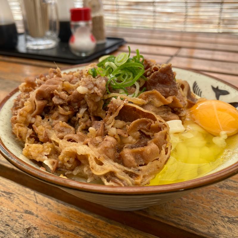 肉釜玉うどん 小(岸井うどん 天空のブルートレイン店)