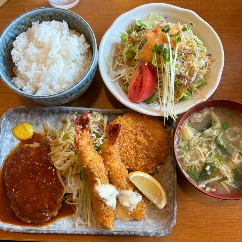 牛ぎゅうハンバーグ•エビフライ2本•カニクリームコロッケ(さんきち)