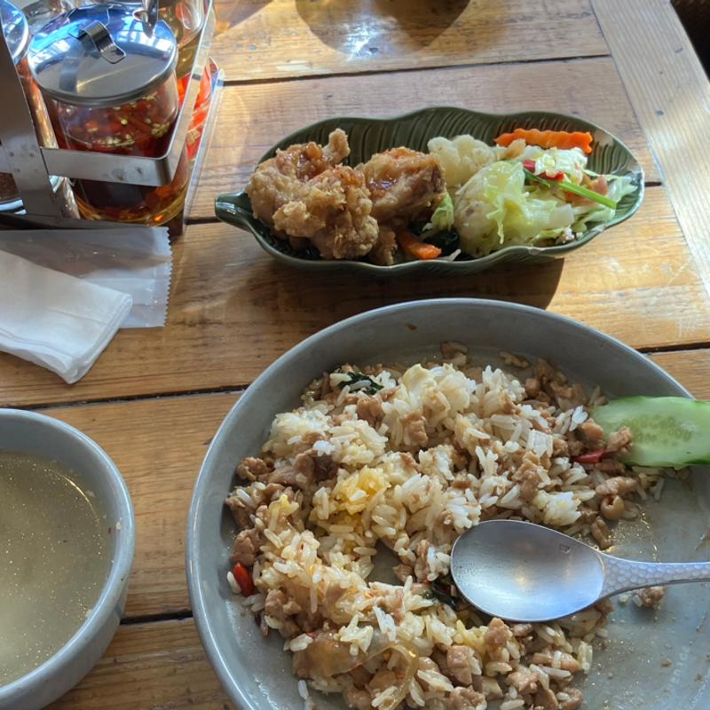 ガイガパオ ラー カオ ランチ(ブルーパパイアタイランド)