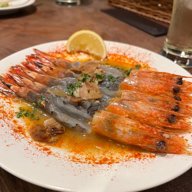 天使海老の生アヒージョ(渋谷スペインバル ベベドール)