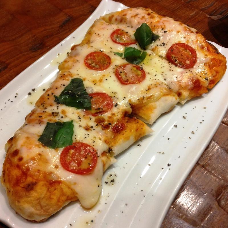 ナン de Pizza!! マルゲリータ(土間土間 川崎リバーク店)