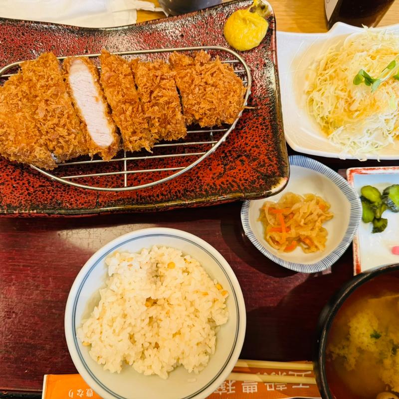 ロースカツ定食(かつ波奈 花見川店 )