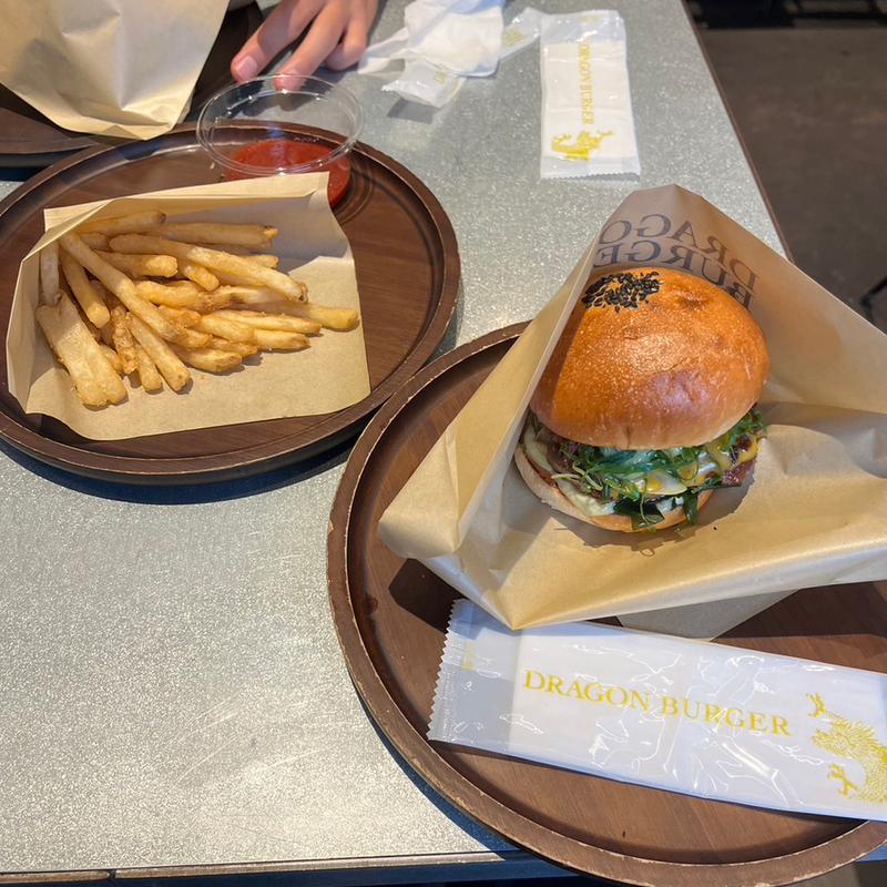 ザ・プレミアム・モルツ〈香る〉エール(ドラゴンバーガー)