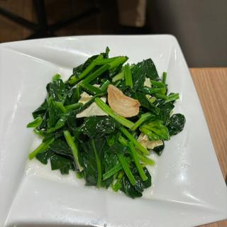 季節の青菜炒めニンニク風味