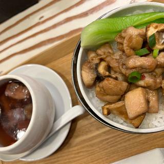 A+柔らか鶏肉と原木椎茸のセイロご飯(広東薬膳スープと蒸籠ご飯「蓮めぐり」)