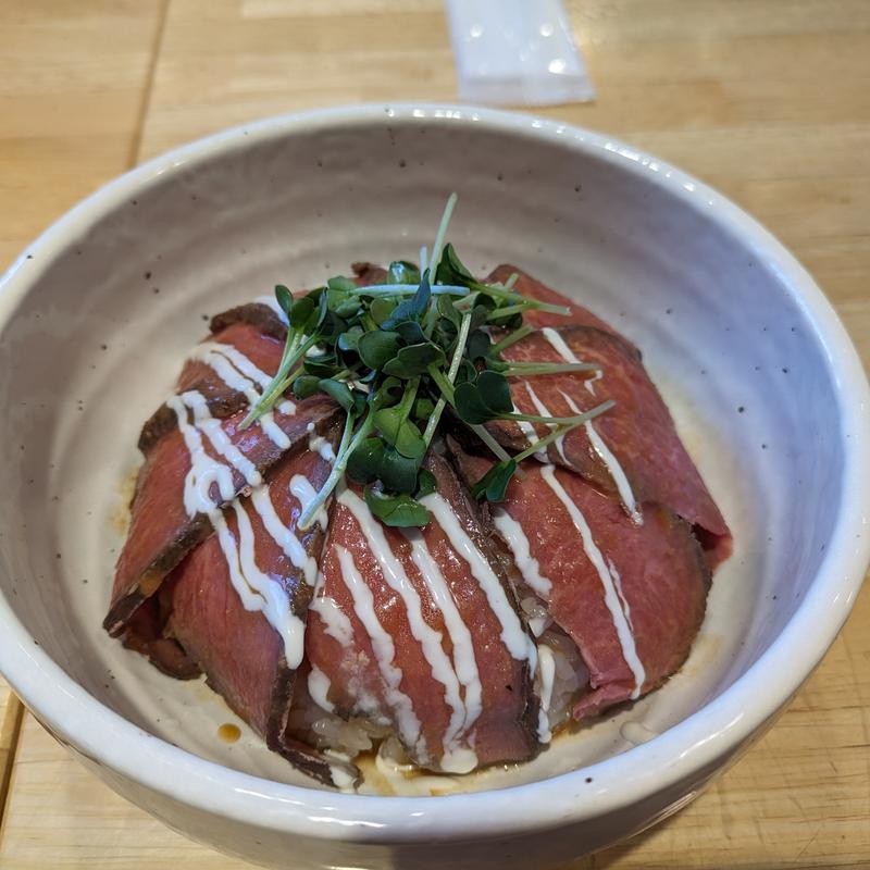 ローストビーフ丼(ミートダイニングコーシン)
