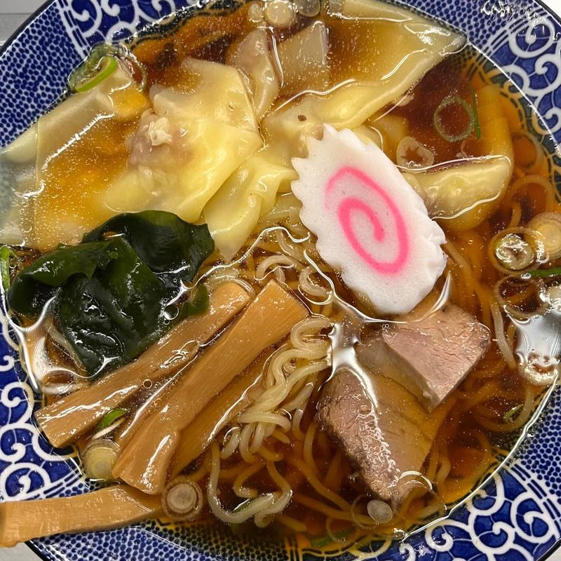 ワンタンメン(西新井らーめん)