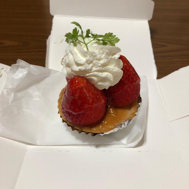 いちごタルト(創作ふらんす菓子 NAO)