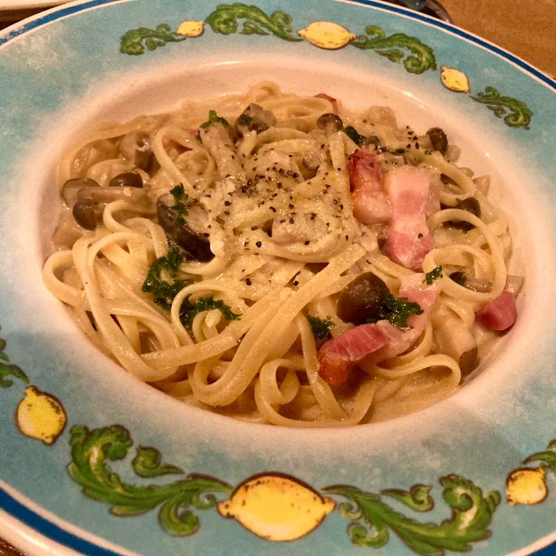 リングイネ パンチェッタとキノコのクリームソース(カフェ・ポルトフィーノ)