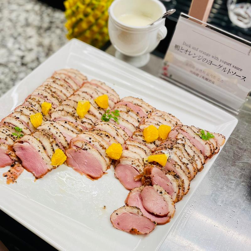 ディナーブュッフェ　鴨とオレンジのヨーグルトソース(Akala （アーカラ）)