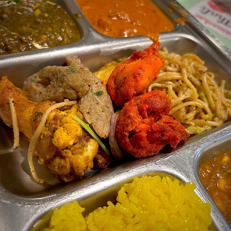 チャウミン、タンドリーチキン、チキンティッカ、シークカバブ(ナマスカ 仙台南町通り店 （NAMASKAR）)