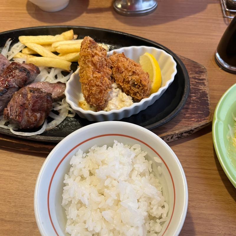 炭焼き乱切りロースステーキ＆大粒牡蠣フライランチ(ステーキハウス ブロンコビリー大野城御笠川店)