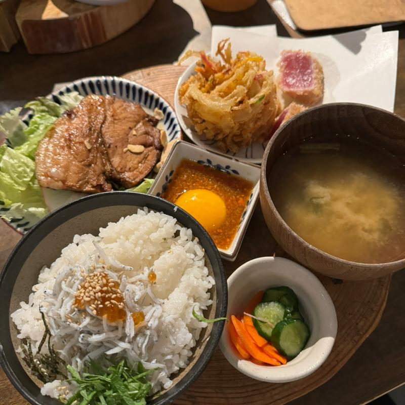 切り株プーレト(海沿いの キコリ食堂)