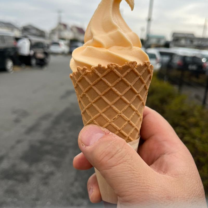 びわソフトクリーム(パティスリー ソラネル)