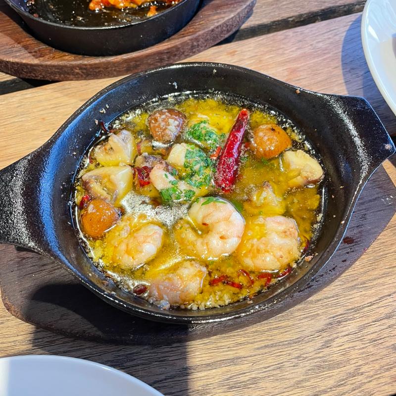 海老とマッシュルームのアヒージョ(カフェ ラ・ボエム 世田谷 （Cafe La Boheme）)