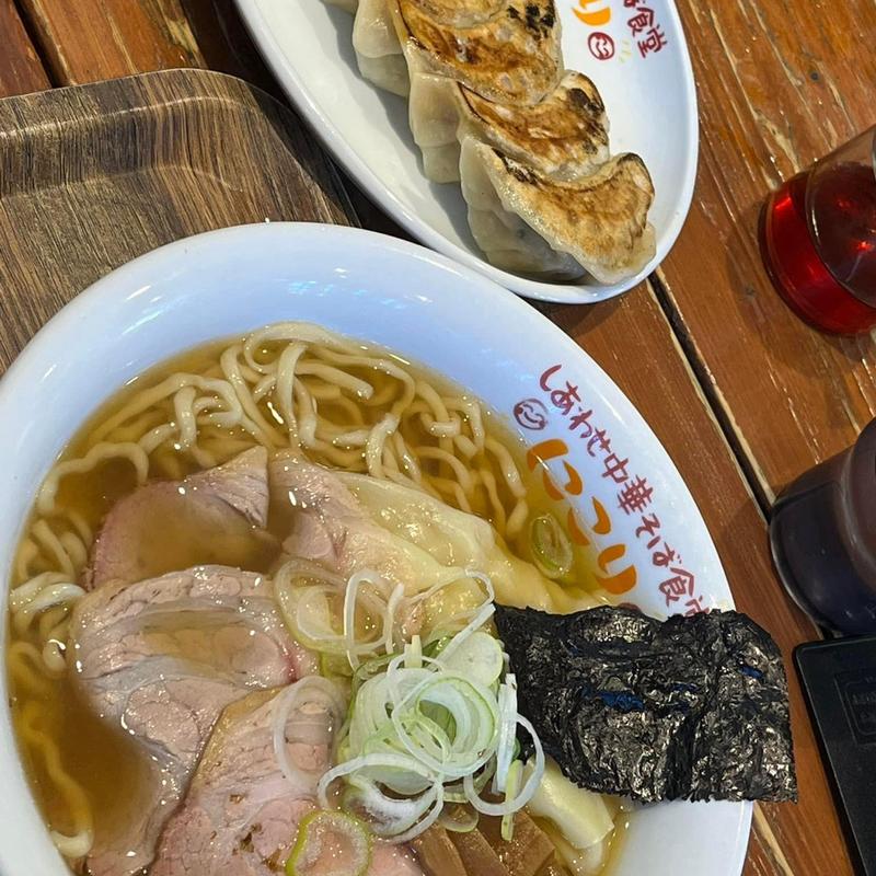 ワンタンそば 餃子(しあわせ中華そば食堂にこり)