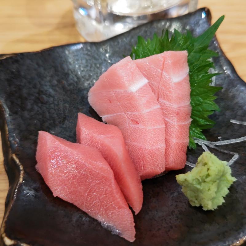 本まぐろ 中とろ・赤身(魚と酒はなたれ 野毛五番街店)