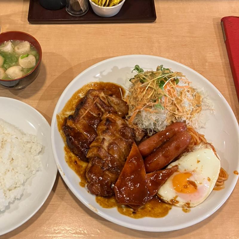 ミックスグリル定食(くま食堂)