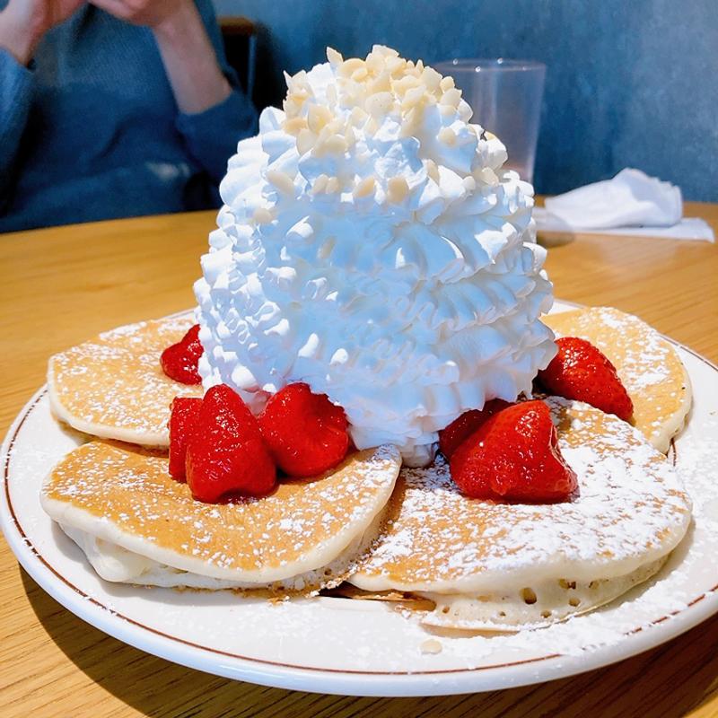 ストロベリーホイップクリームとマカダミアナッツ(Eggs ’n Things SHIMINT HIROSHIMA店)