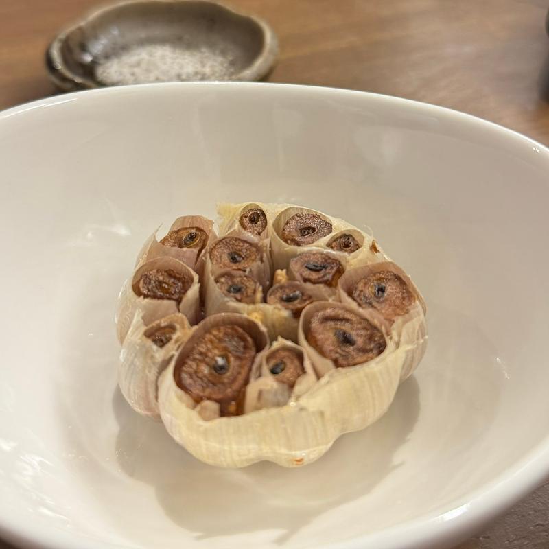 ニンニク丸揚げ(やきとり つくつく)