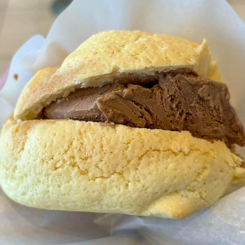 メロンパンアイス(世界で２番めにおいしいメロンパンアイス Tokyoシブヤ店 （セカイデニバンメニオイシイメロンパンアイス）)