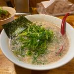 博多豚骨ラーメン(卵トッピング)(博多ラーメン 一燈灯)