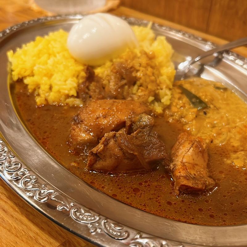 レンズ豆カリーとチキンカリー(カルータラ)