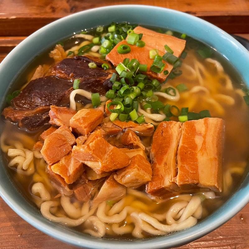 ソーキそば(沖縄そば OKINAWA SOBA EIBUN)