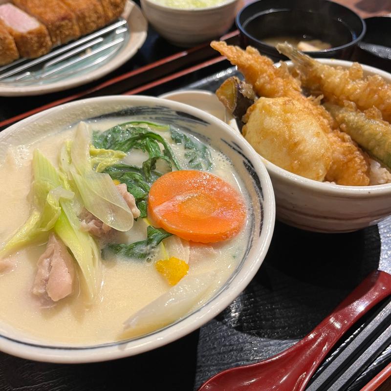 大山鶏の豆乳出汁うどん　小天丼(浅草割烹天とよ神保町店)