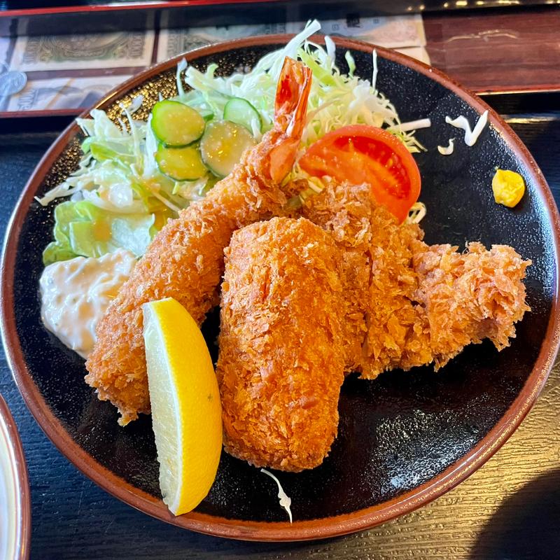 ミックスフライ定食(キッチンハイツ )