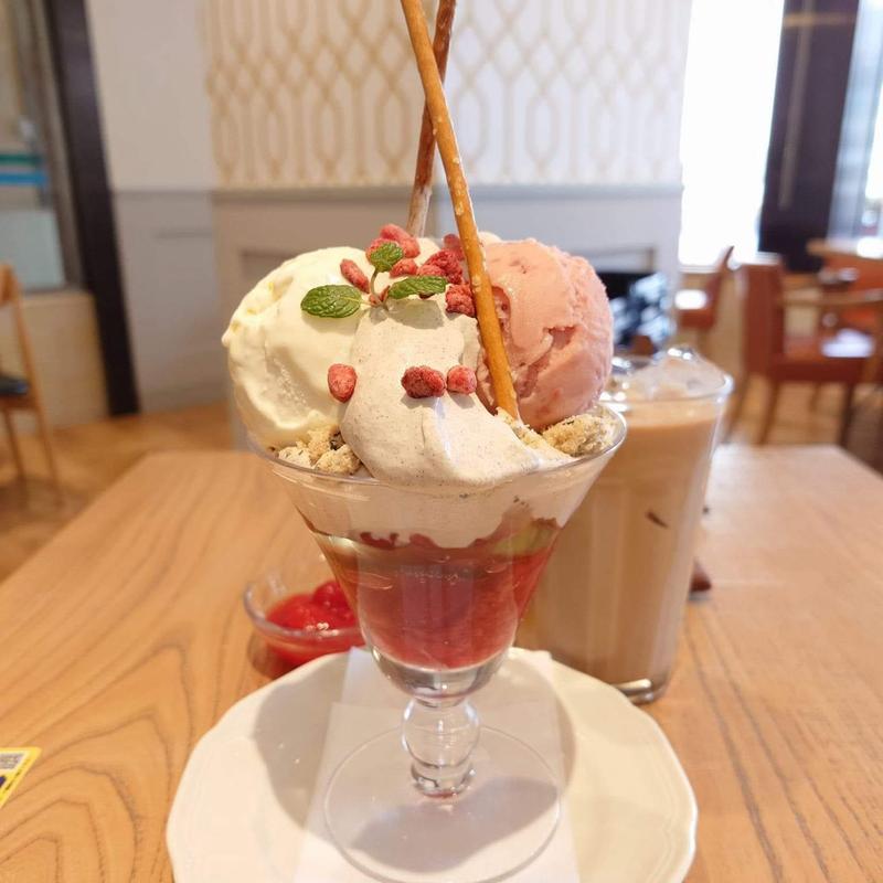 苺とアールグレイのパフェ(アフタヌーンティー・ティールーム 東武百貨店池袋店)