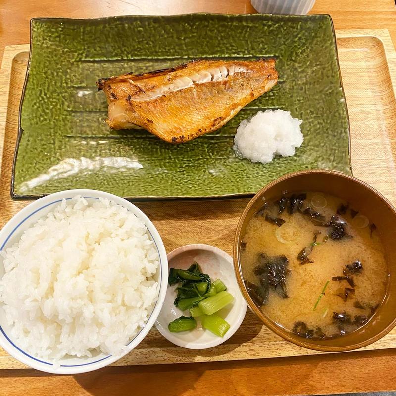 赤魚の昆布干し定食(神田屋・魁 有楽町日比谷口店+炭火焼き魚 湊や磯吉食堂)