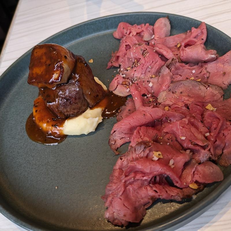 牛フィレ肉とフォアグラのロッシーニ(俺のフレンチ YOKOHAMA )