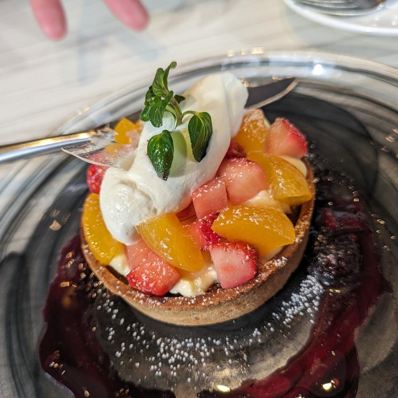 イチゴとあんずのタルト(俺のフレンチ YOKOHAMA )