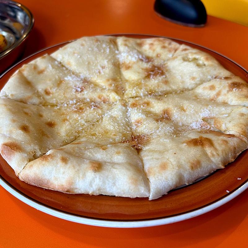 ハニーチーズナン(インド・ネパール料理 Chulo -チュロ-)