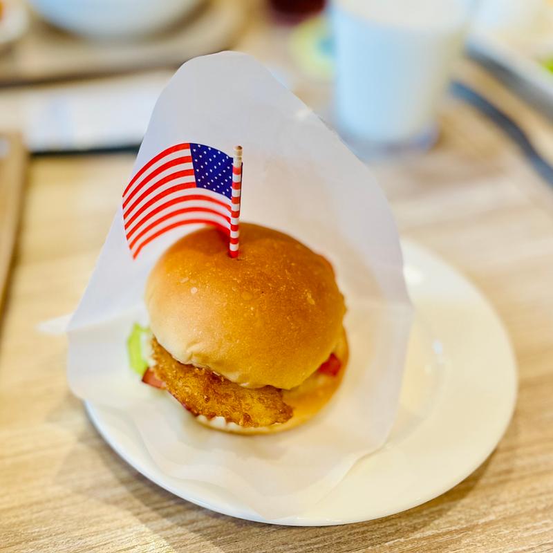 モーニングブュッフェ　パイナップルバーガー(Akala （アーカラ）)